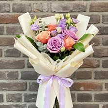 Букет цветов из:  Лизиантусы и Розы в Будановке