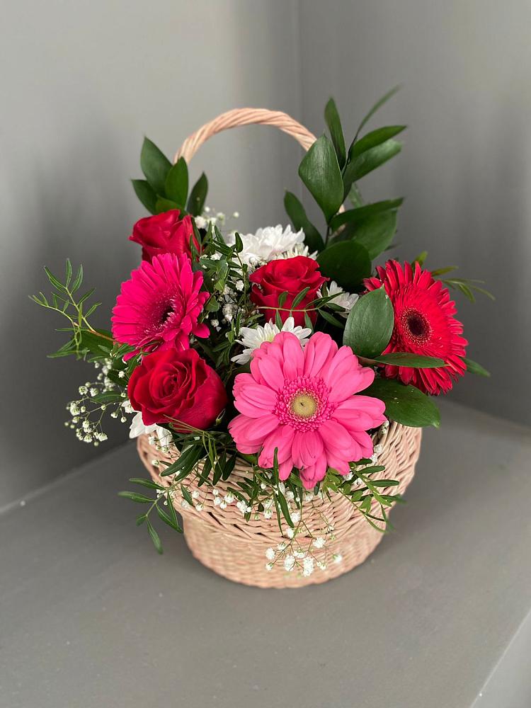 Цветочная композиция из Розы, Хризантемы и Герберы в корзине в Будановке